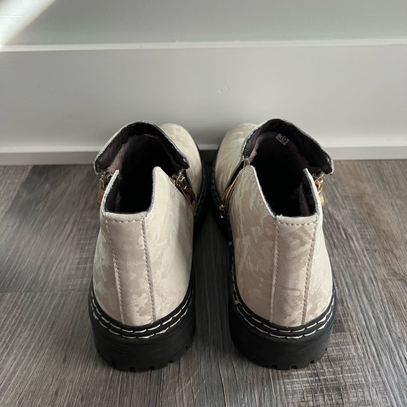 Booties - Picture 3 of 4